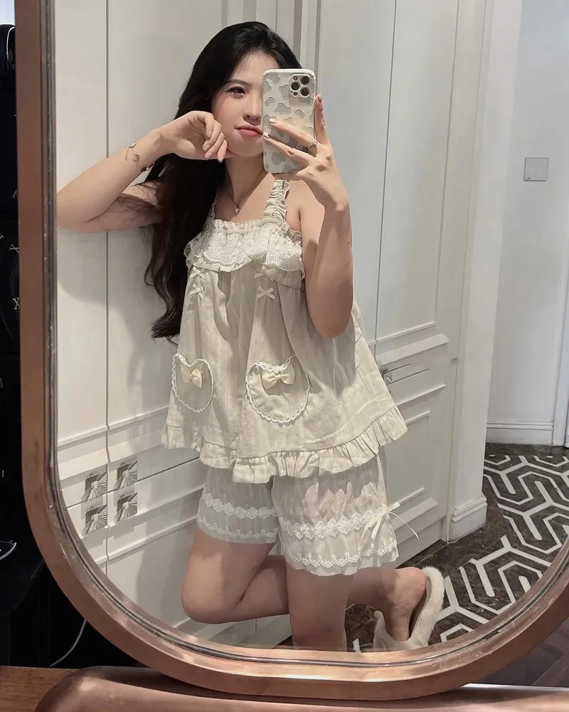 Gái đẹp diện đồ ngủ mỏng nhẹ, dáng đẹp quyến rũ