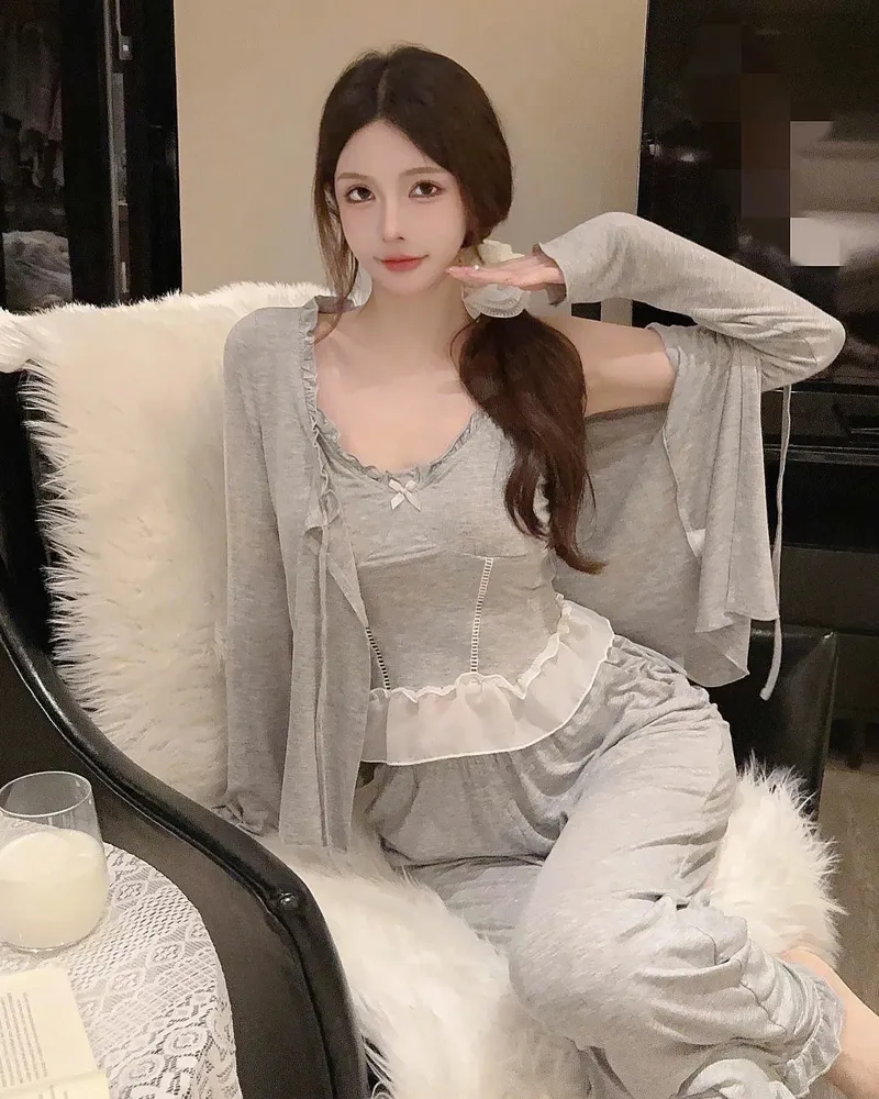 Mê mẩn với bộ ảnh gái xinh mặc đồ ngủ dễ thương này