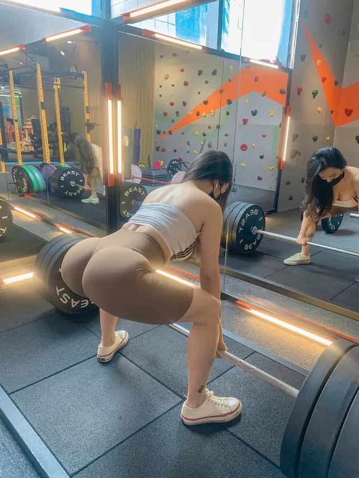 Gái xinh tập gym khoe mông nóng bỏng vạn người mê