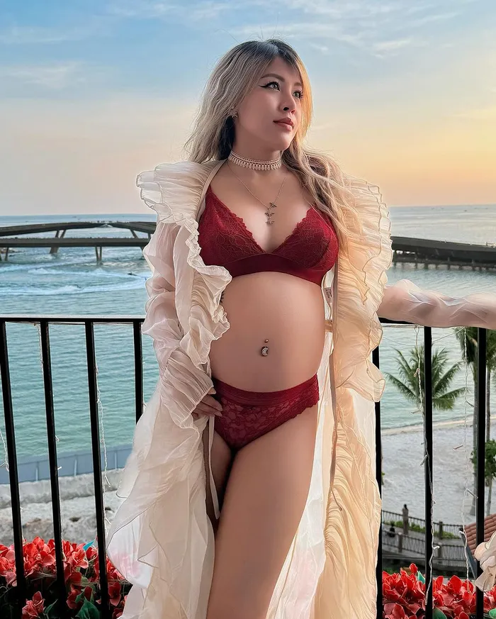 gái xinh ngực khủng mặc bikini 