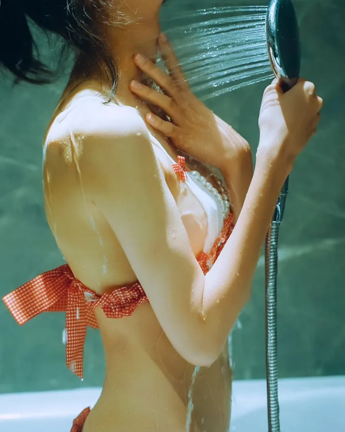 gái xinh vú to mặc bikini gợi cảm