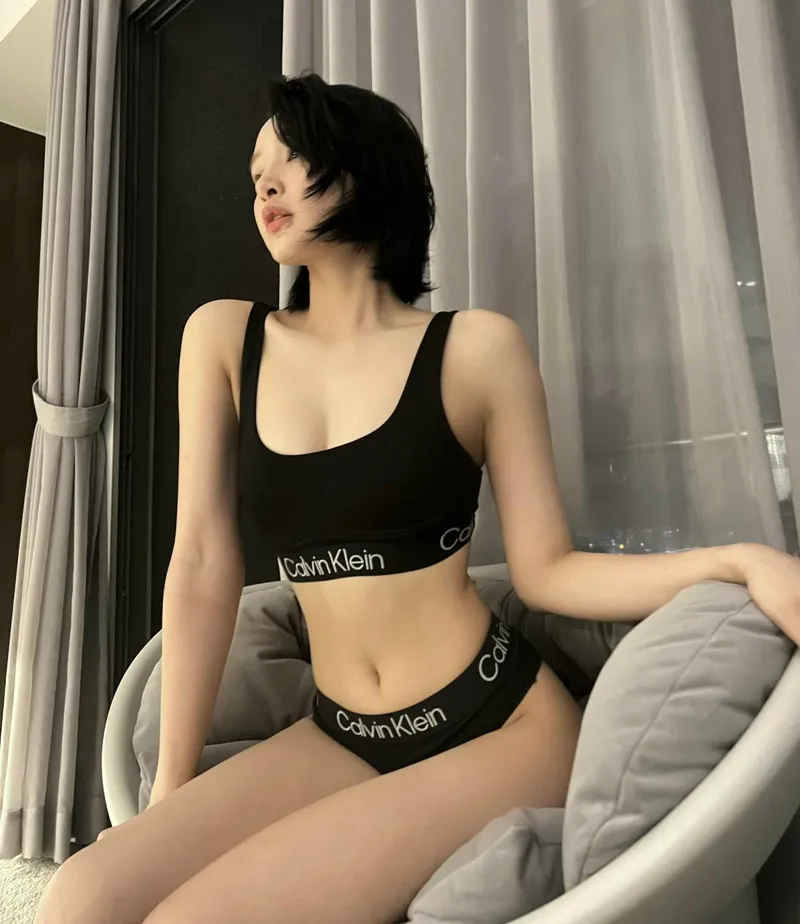 Nhìn body cực ngon của Hiền Hồ chỉ muốn đút cu làm tình