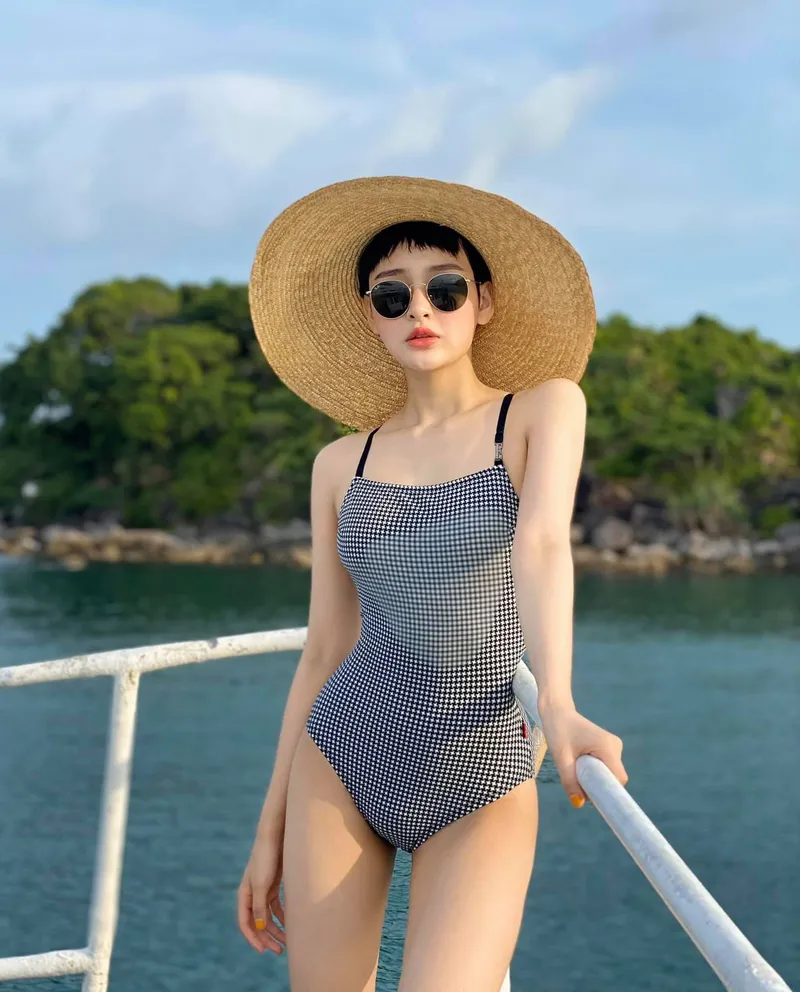 Đường cong body khiêu gợi khó cưỡng