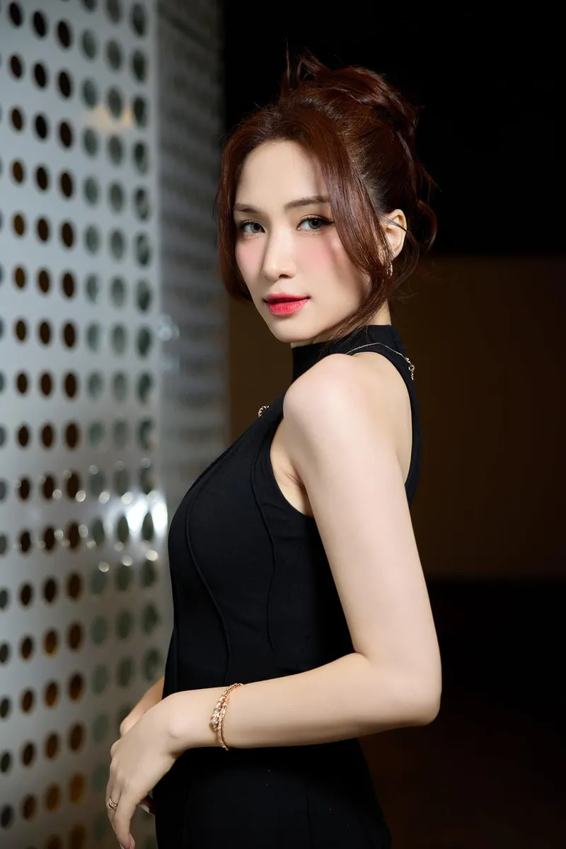 ảnh Hòa Minzy sexy nóng bỏng