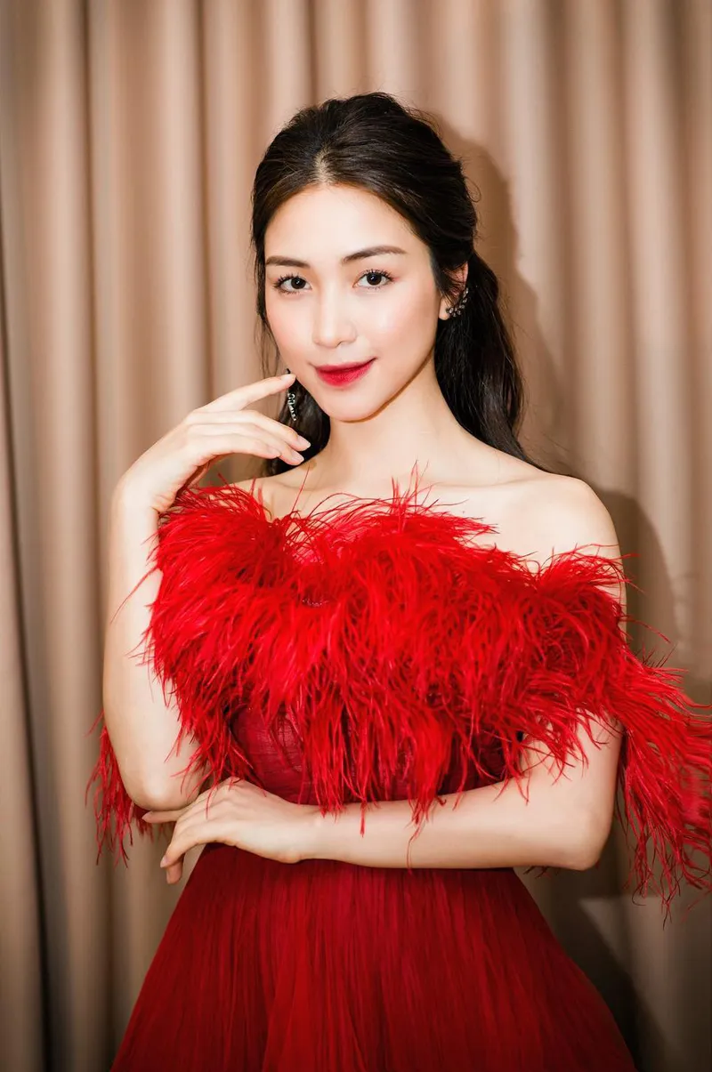 Hòa Minzy quyến rũ trong ảnh