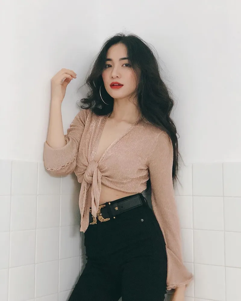 Nét đẹp sexy của Hòa Minzy