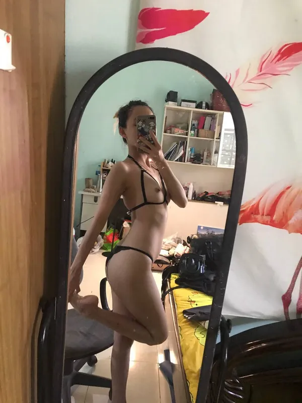 ảnh học sinh khoe vú căng