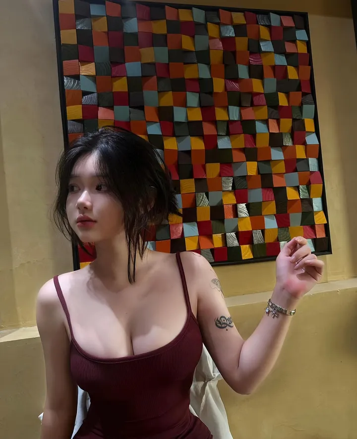 học sinh vú căng ngực to 