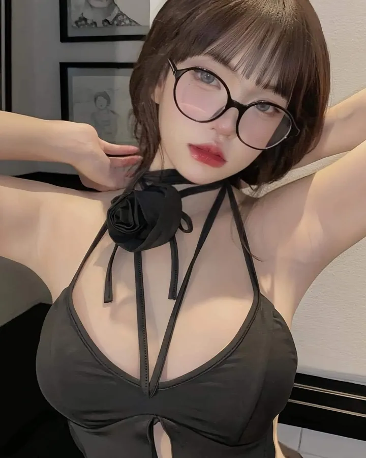 học sinh vú to quyến rũ