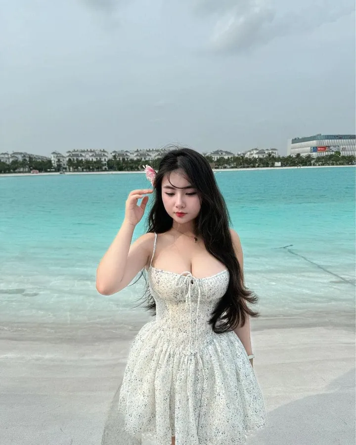 nữ sinh ngực khủng khiêu dâm