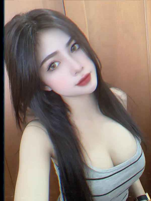 ảnh hot girl ngực khủng vòng 1 to tròn