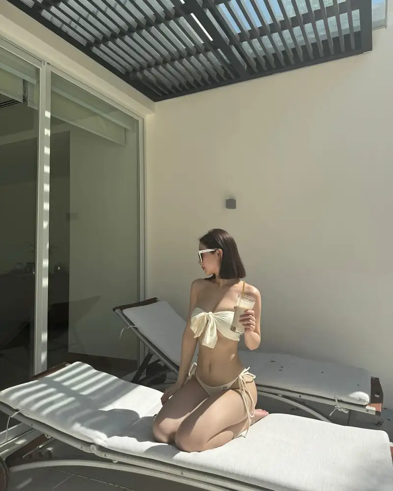 Jun Vũ khoe body đẹp nuột nà quyến rũ