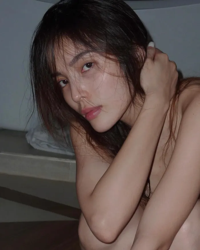 nguyễn cao kỳ duyên nude khoe vú