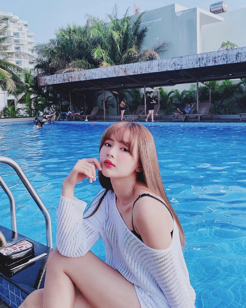 Lan Hương FAPtv bikini phong cách gợi cảm và dịu dàng