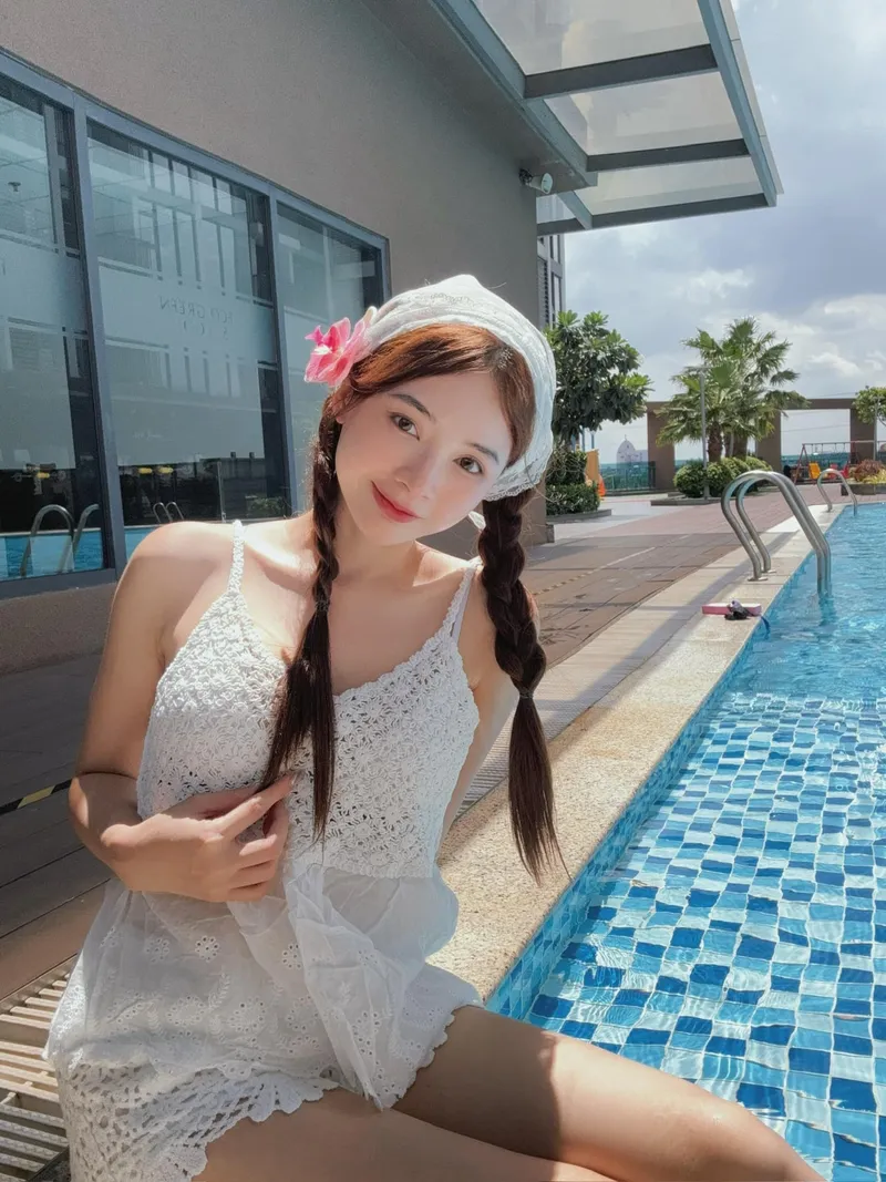 Diễn viên Lan Hương FAPtv bikini dịu dàng và cá tính