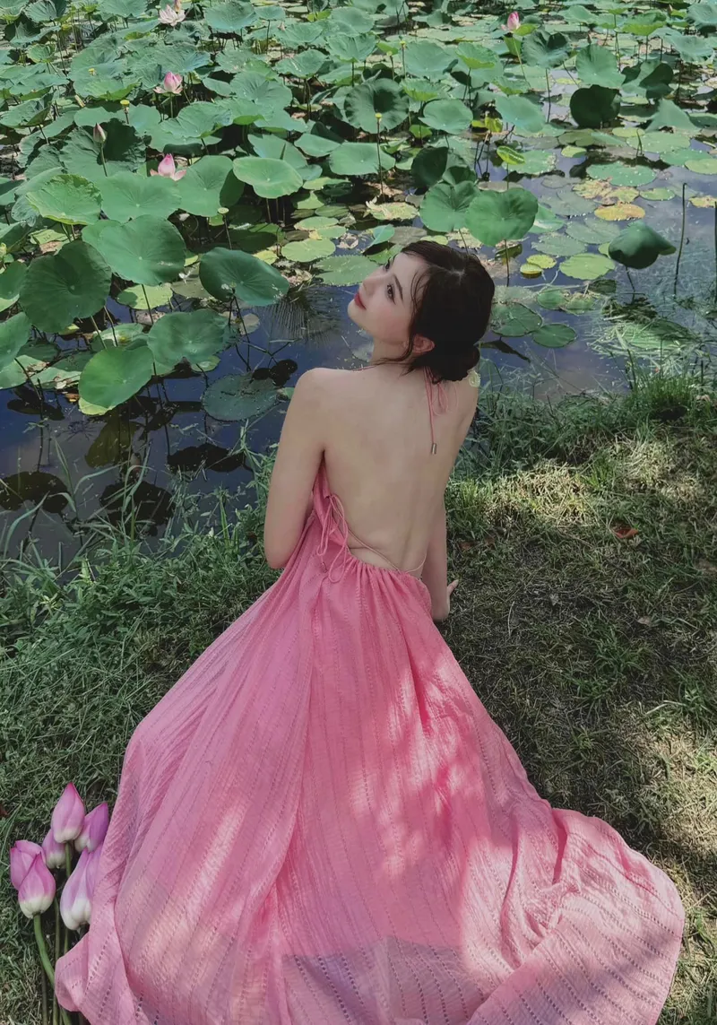 Vẻ đẹp của Lan Hương FAPtv bikini làm say lòng fan