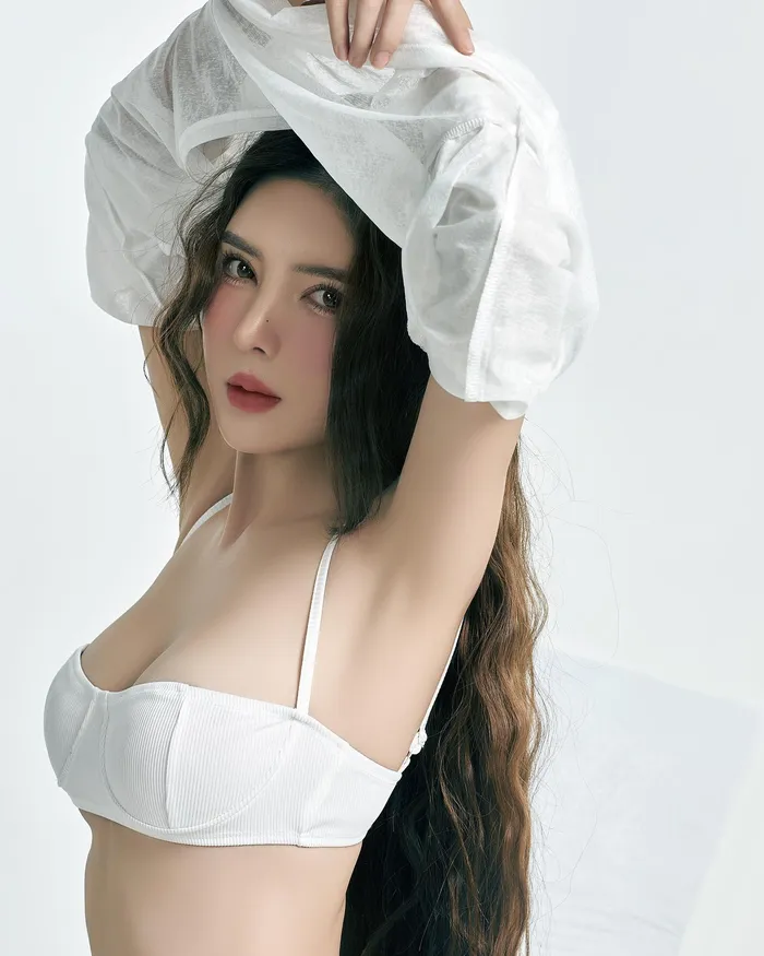 lilly luta nude khỏa thân