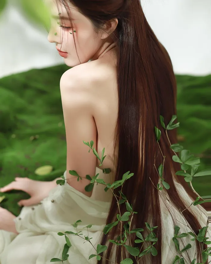 hình ảnh lilly luta mặc đồ thiếu vải