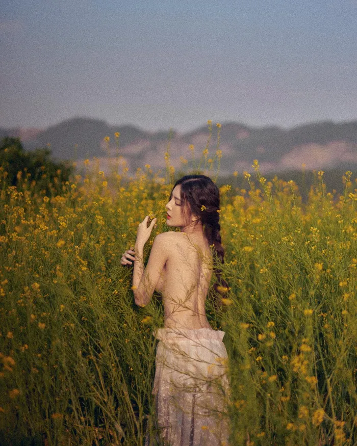 lilly luta nude khỏa thân