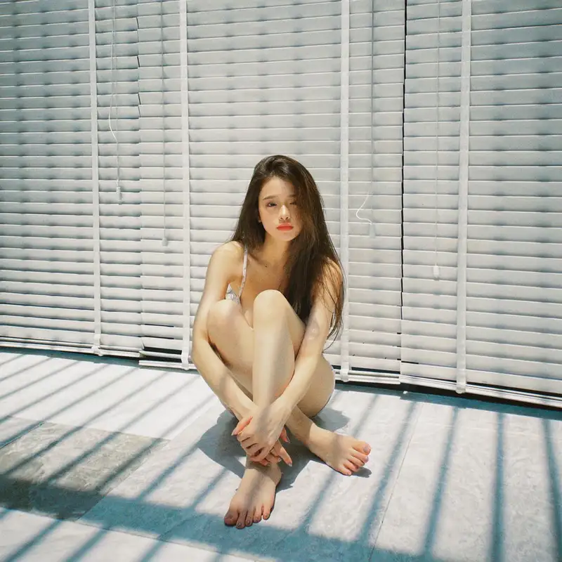 Linh Ka khoe vẻ đẹp ngây thơ trong sáng