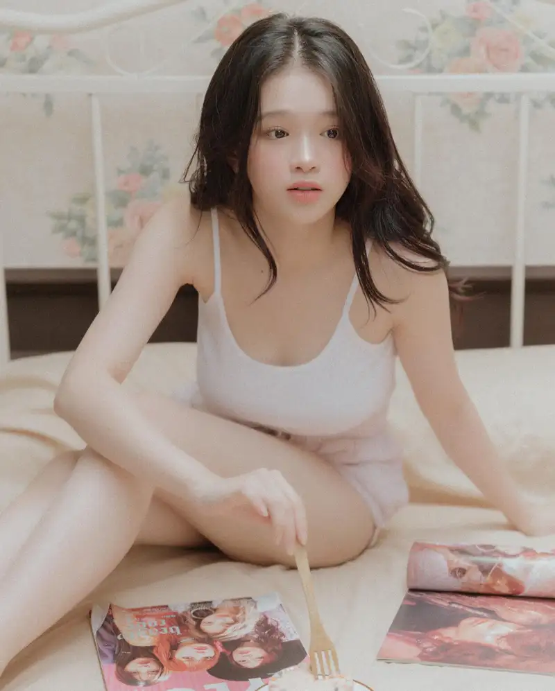 Linh Ka thả dáng quyến rũ gợi cảm