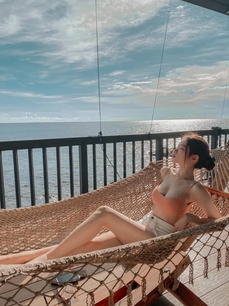 Đường cong nóng bỏng đến khó thở