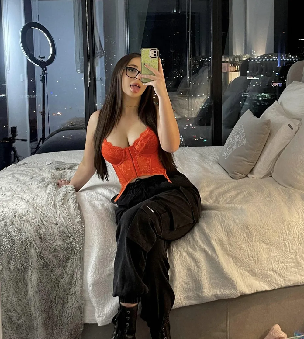 Vẻ đẹp sexy của Mikaylah 