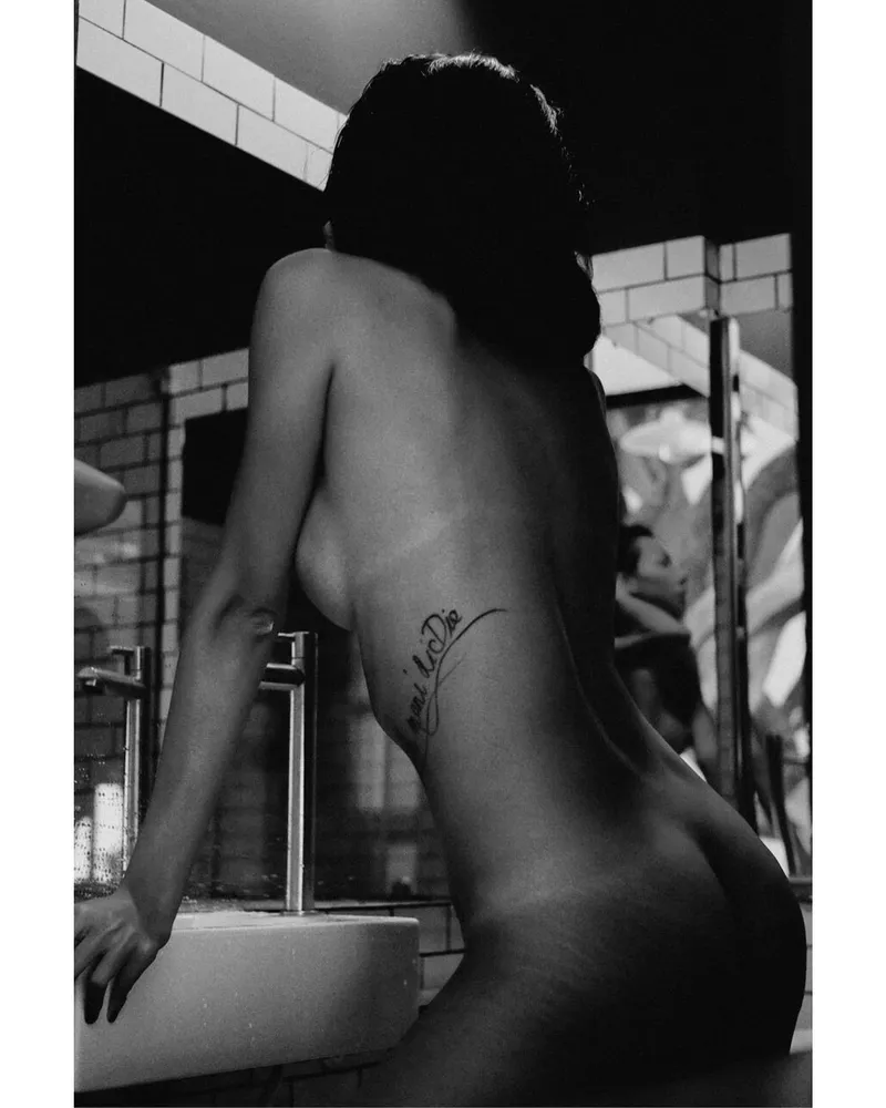 ảnh bán nude minh triệu