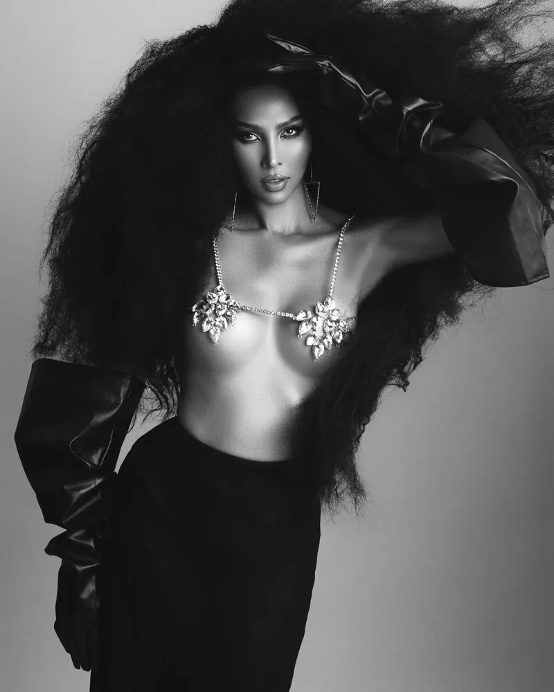 minh triệu nude táo bạo