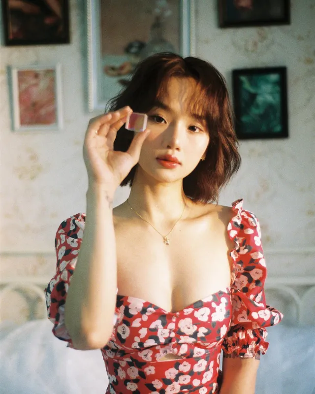 Vẻ Äẹp sexy cá»§a Miu Lê Äầy mê hoặc