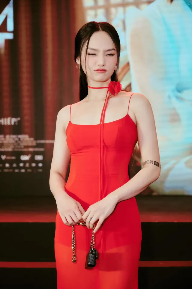 Vẻ Äẹp gợi cảm cá»§a Miu Lê