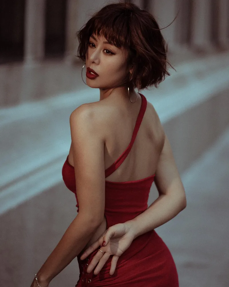 Nam Thư nude gợi dục