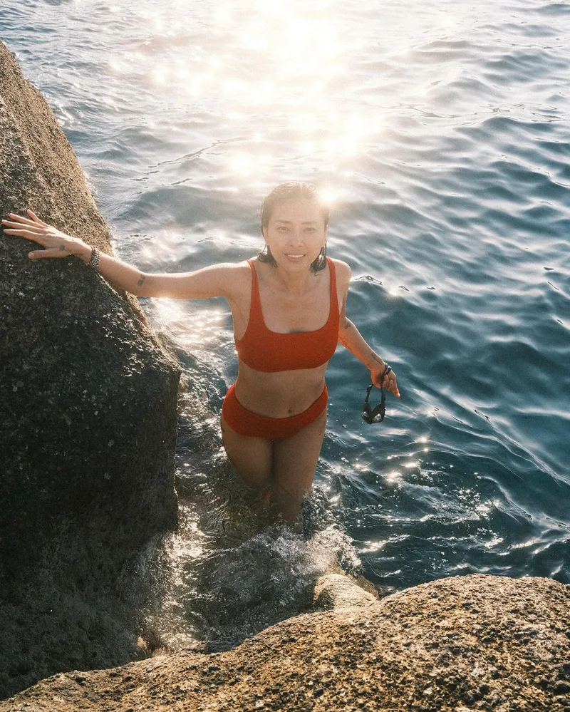 Ngô Thanh Vân bikini đẹp cuốn hút trong ánh nắng rực rỡ