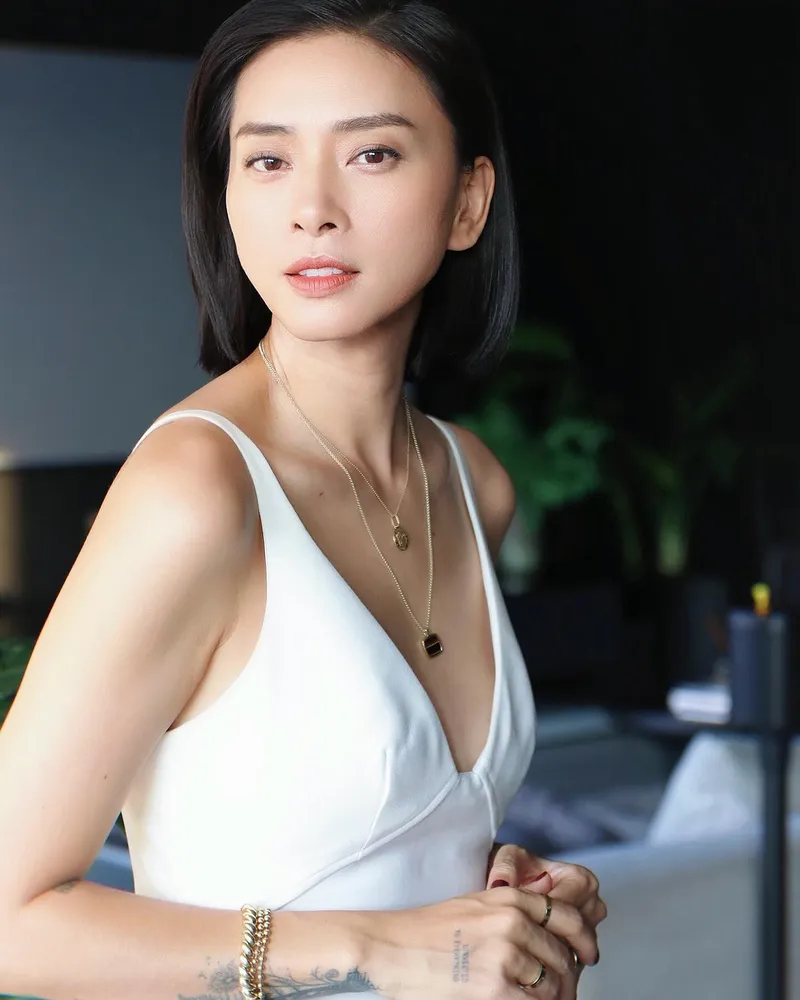 Ảnh Ngô Thanh Vân khoe thần thái quyến rũ khiến fan mê mẩn