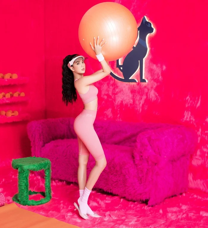 Ngọc Trinh khoe body nóng bỏng gạ tình các chàng trai