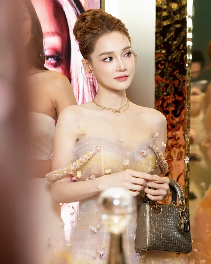 nhã phương sexy tỏa sáng qua những bức ảnh mới