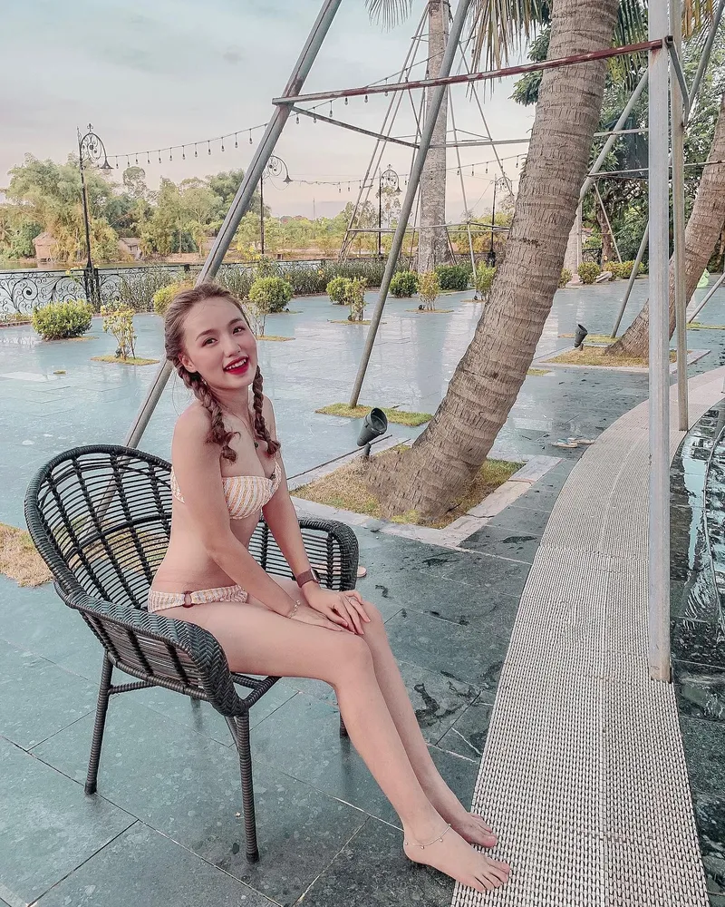 ảnh bikini Thị Nhung gãy TV