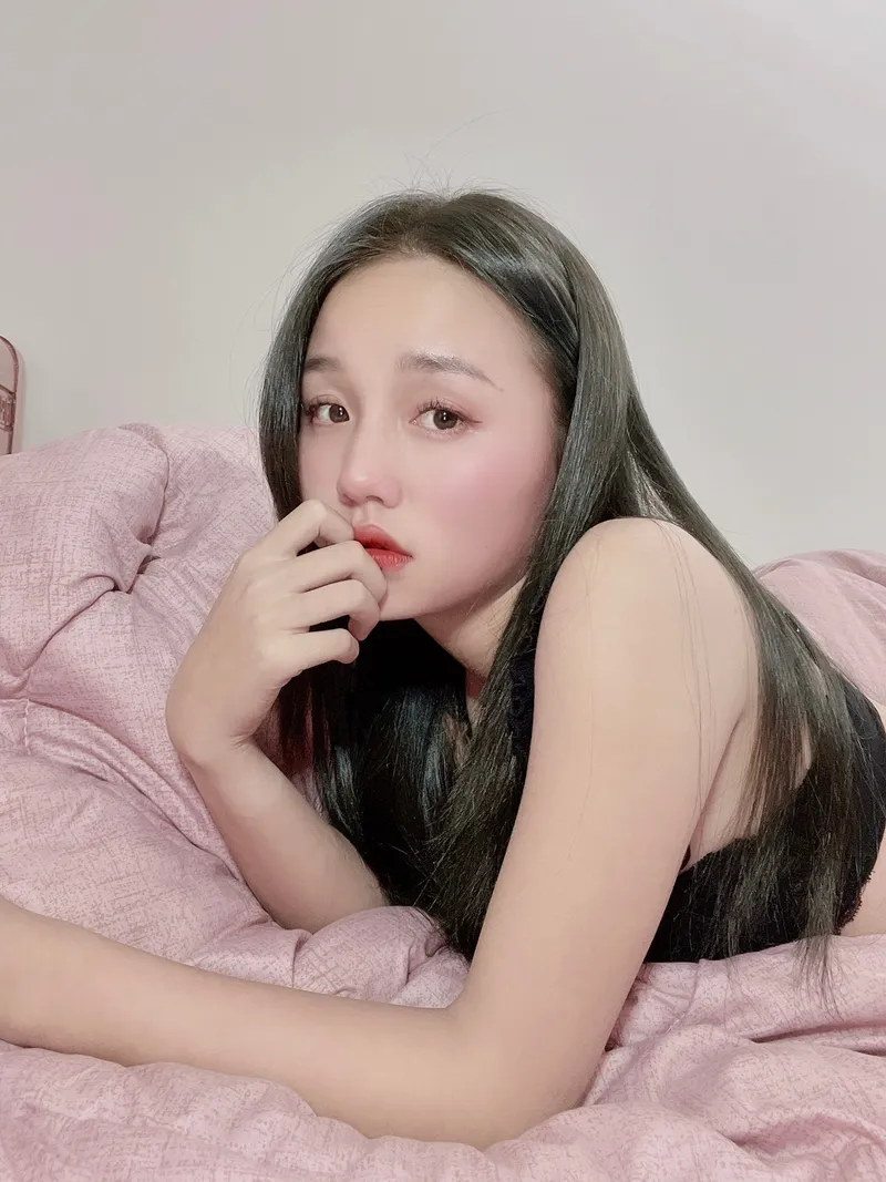 ảnh Thị Nhung trên giường