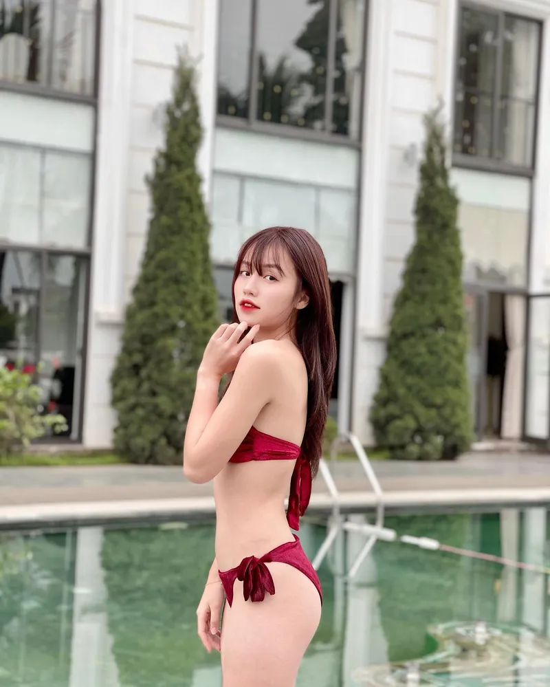 Hình ảnh Thị Nhung bikini đỏ sexy