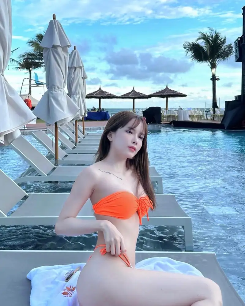 Cặp vú ngọt ngào cùng bờ mông khiêu gợi