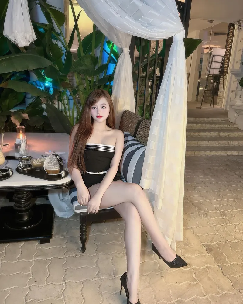 Vẻ đẹp sang chảnh, khiêu gợi của Trang Linh