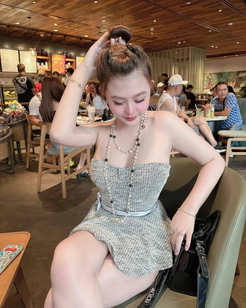 Cặp vú to tròn gợi cảm nhìn là mê