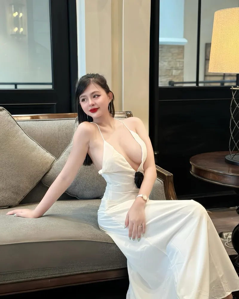 Nhan sắc ngọt ngào trời phú của Trang Linh