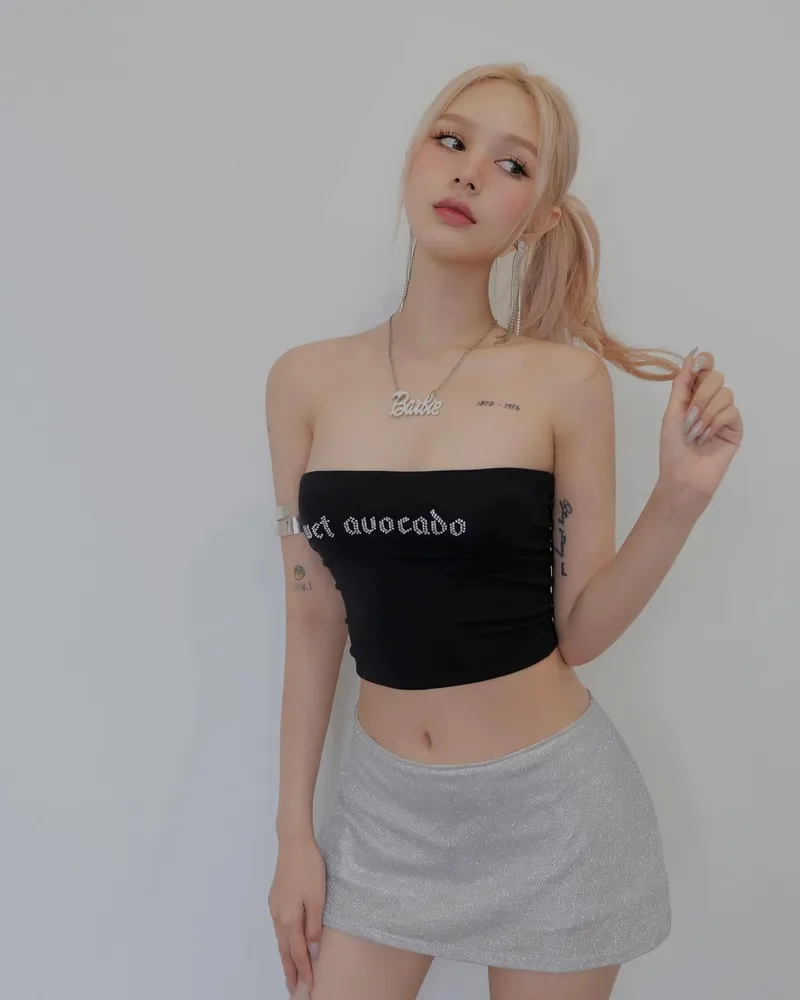 Cặp bưởi to tròn dâm dục của Xoài Non