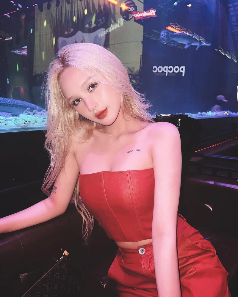 Bờ vú trắng tròn mời gọi đối phương làm tình